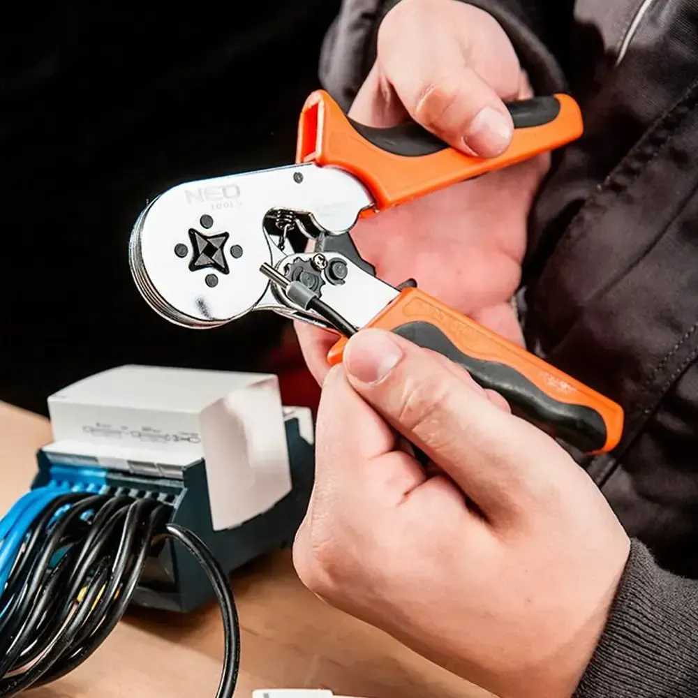 NEO wire ferrule crimping tool for 0.25 - 6 mm² sleeves with ergonomic handle