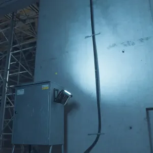 Heavy-duty work light with IK08 impact resistance and 200m luminous range