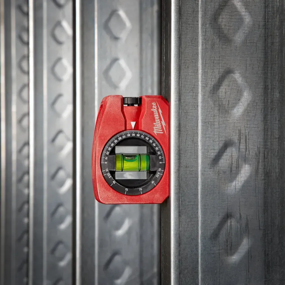 Milwaukee pocket level 4932459597 ideal for pipe leveling and site use