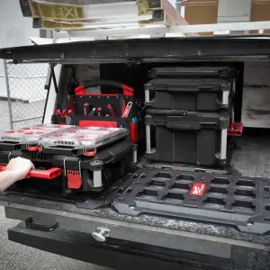 Versatile mounting plate for Milwaukee PACKOUT™ system, 22.7 kg capacity