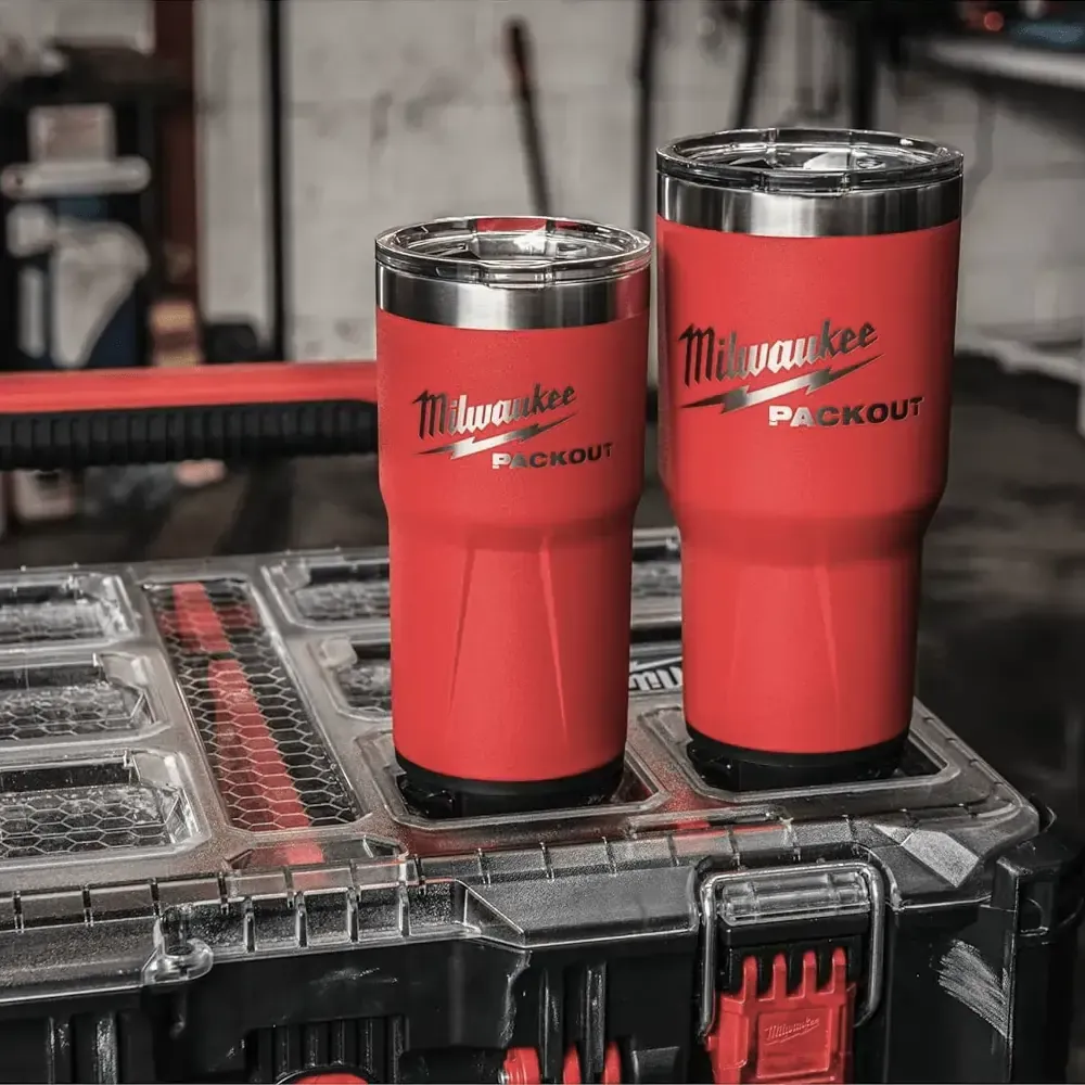Durable Milwaukee 591ml tumbler with twist-and-lock jobsite design
