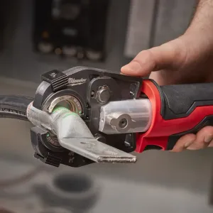 Battery-powered Milwaukee 53 kN cable crimper with universal die reception