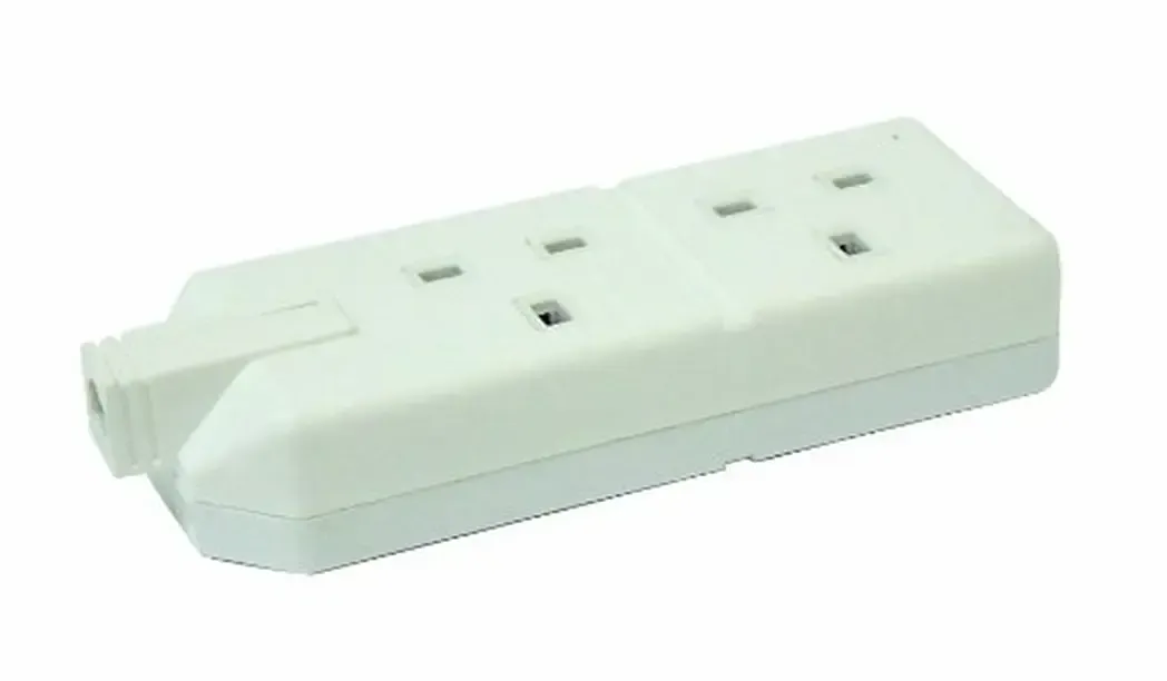 ELS132W01 - Trailing Socket 2G 13A Fused White Permaplug