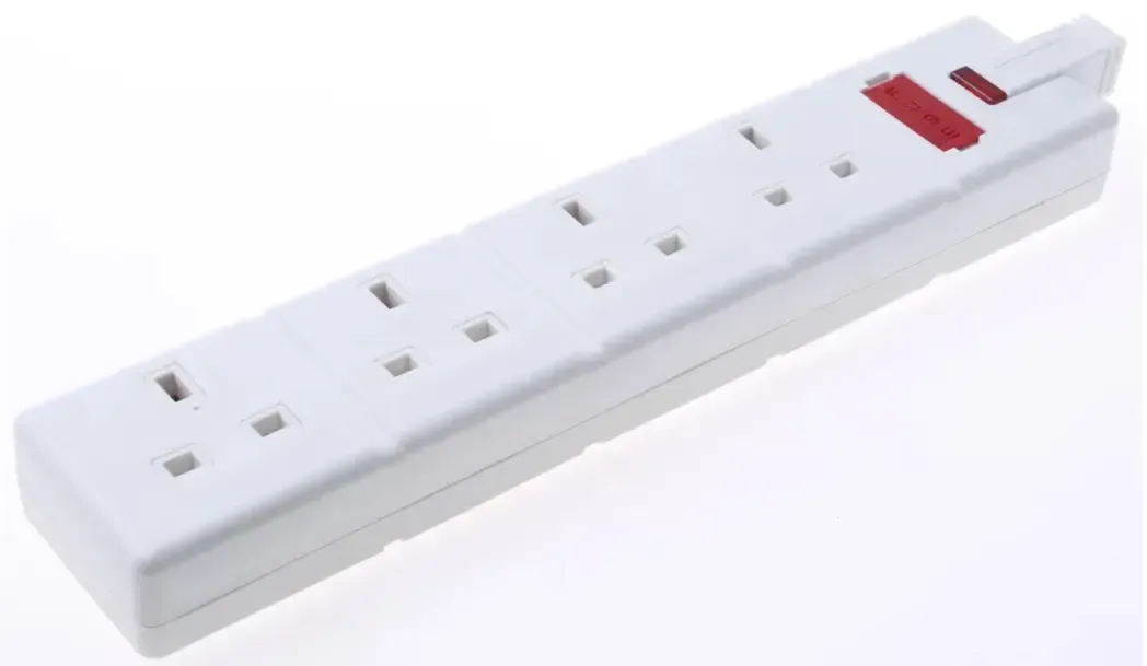 ELS134W01 - Trailing Socket 4G 13A Fused White Permaplug