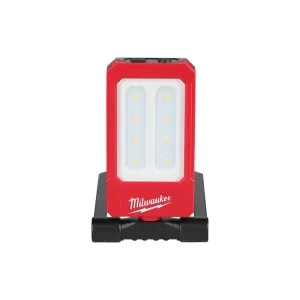 Milwaukee 500-lumen folding flood light with IP54 protection