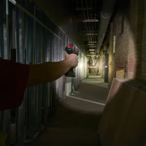 M12 cordless work light showing 750-lumen output