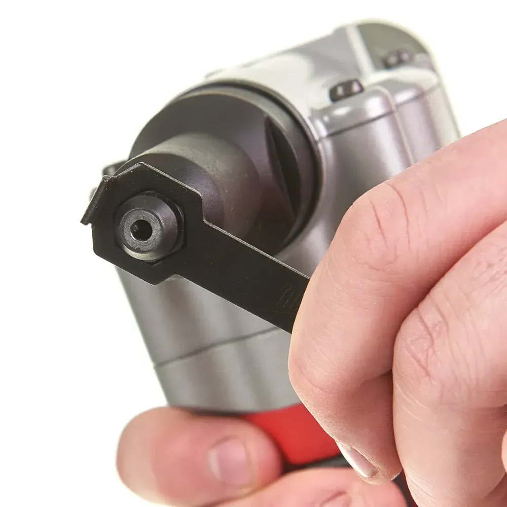 Milwaukee M12BPRT 12V cordless pop rivet tool tip changing
