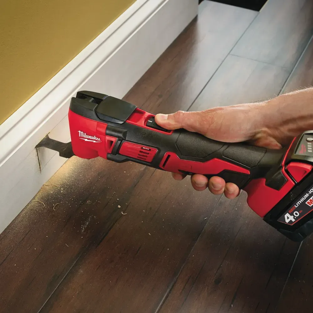 Milwaukee M18BMT in action cutting through wood