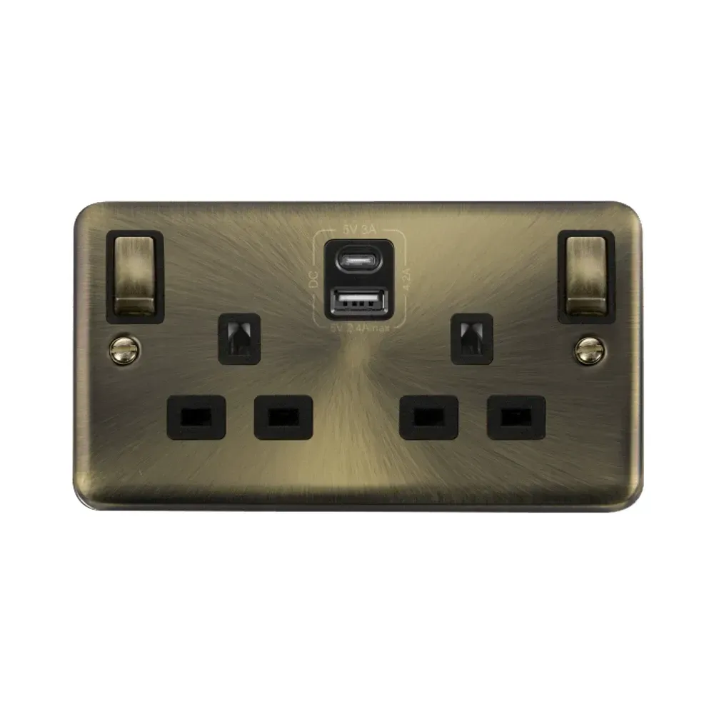 Click DPAB586BK antique brass socket with USB-A and USB-C charging
